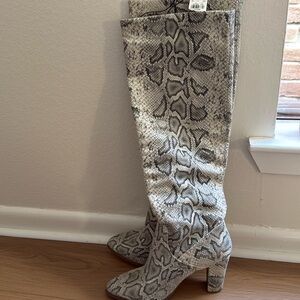 Snakeskin Express Womens Vegan Leather Knee High
Boots Heels Size 8 Sexy Date